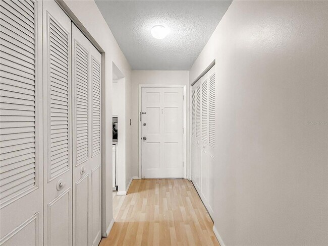 Building Photo - 1706 Belleair Forest Dr