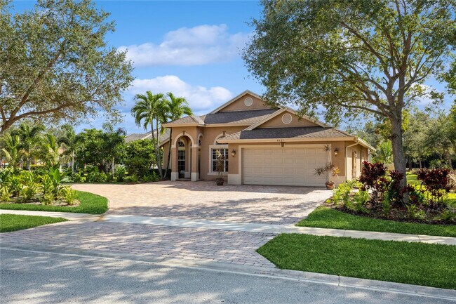 Building Photo - 8121 SW Yachtsmans Dr