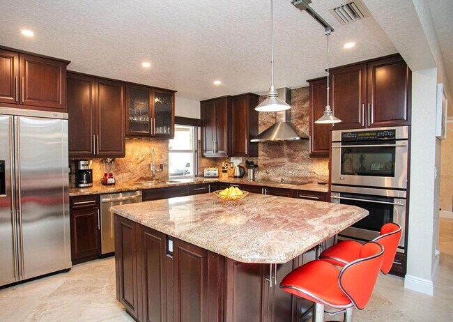 Building Photo - 433 SE 3rd Ter