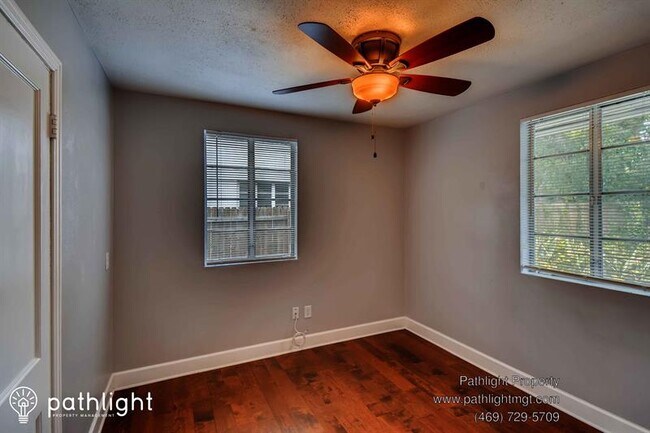 Building Photo - 1020 E Fern St