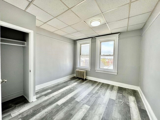 Building Photo - 100 Romaine Ave