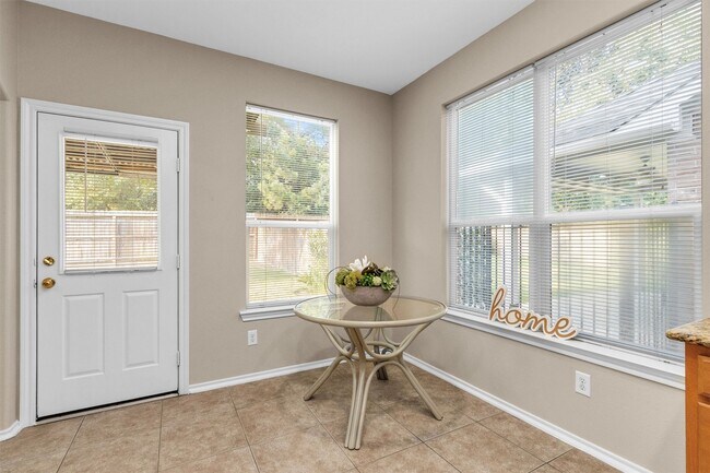Building Photo - 115 N Hawkhurst Cir