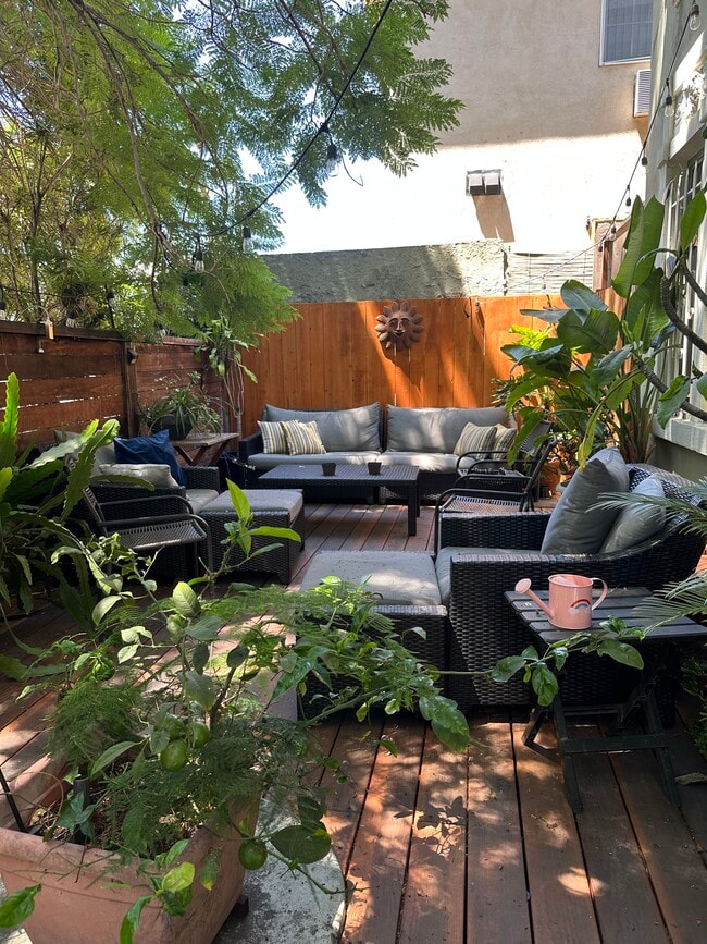 Front redwood deck - 1436 Formosa N Ave