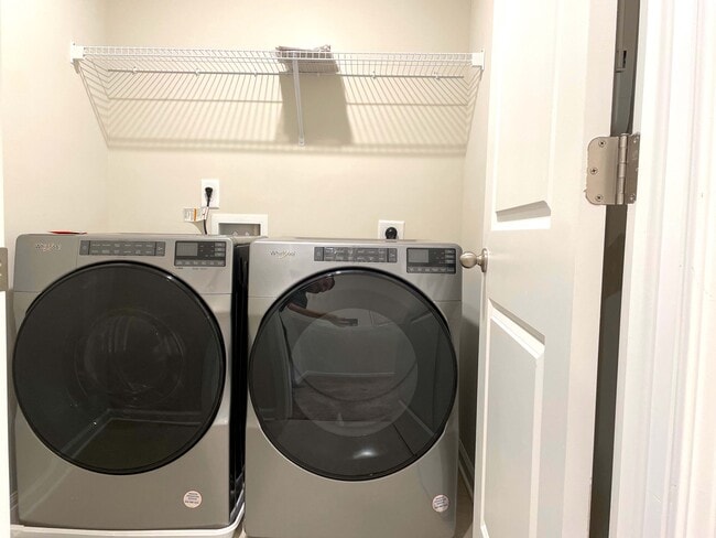 Building Photo - 1642 Villageside Ct