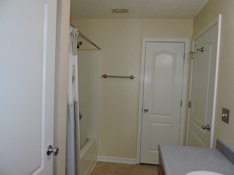 Building Photo - 121 Half Acre Ln