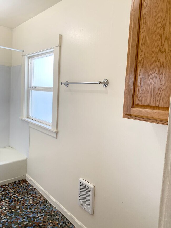 Building Photo - 1 Bedroom in Sellwood