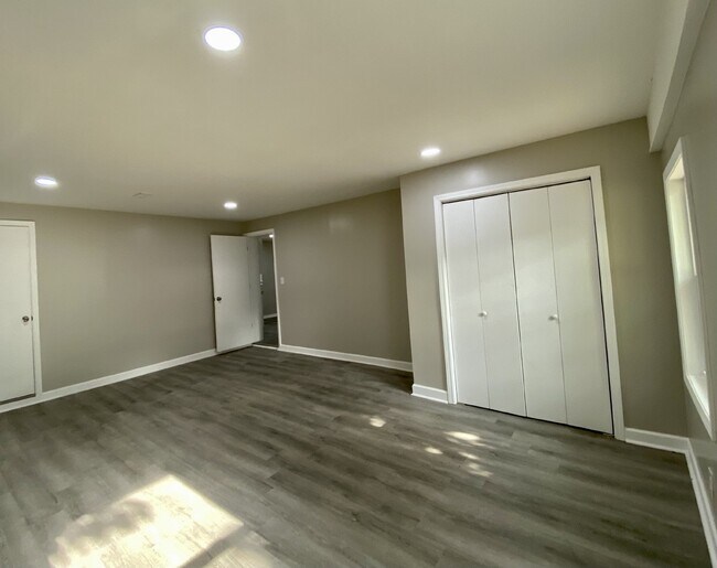 Building Photo - "Charming 3-Bedroom Rental with Hardwood Floors in Florence, AL - A Must-See!"