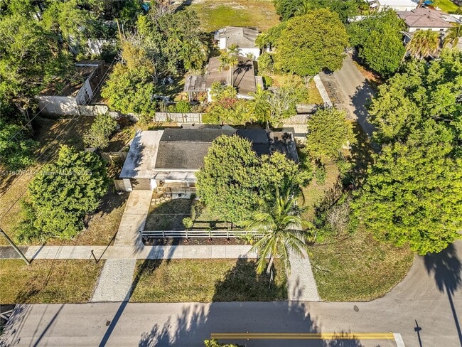 Building Photo - 1701 SW 12th Ave