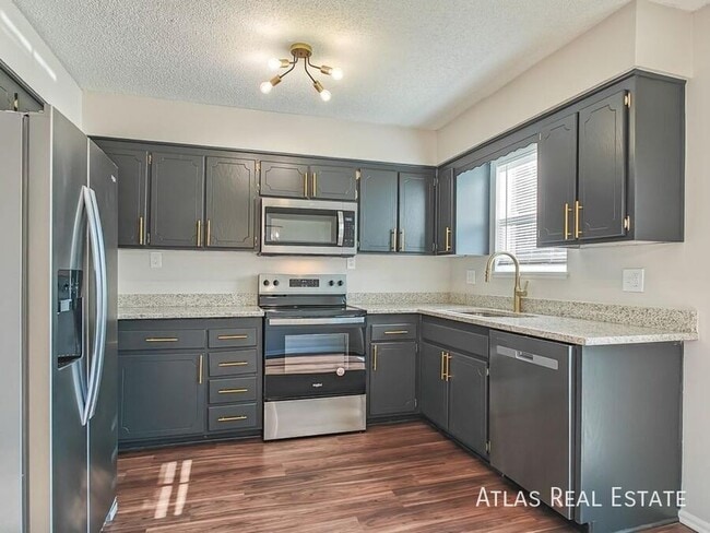 Building Photo - 1633 W Prairie St