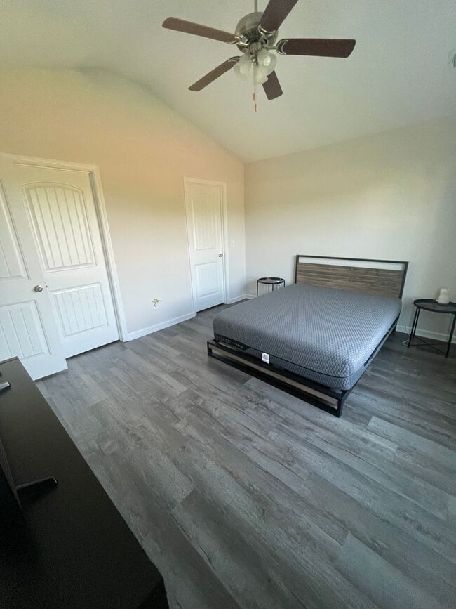 Building Photo - Lovely Three Bedroom Home in Camden and Minutes Away from I-20