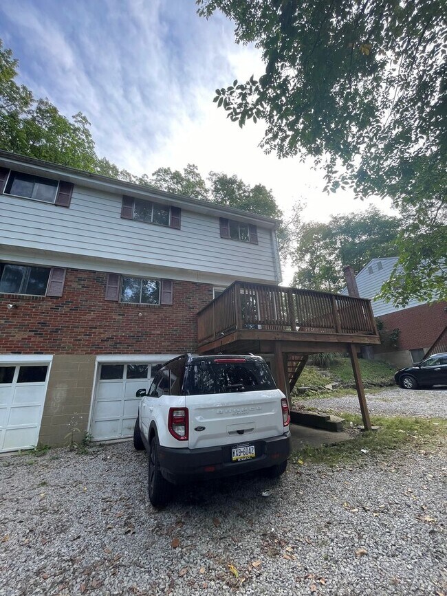 Building Photo - 1391-1393 Hazlett Rd - (05118)