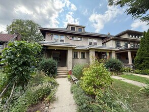Building Photo - Heritage Hill 2BR Main Level Apartment