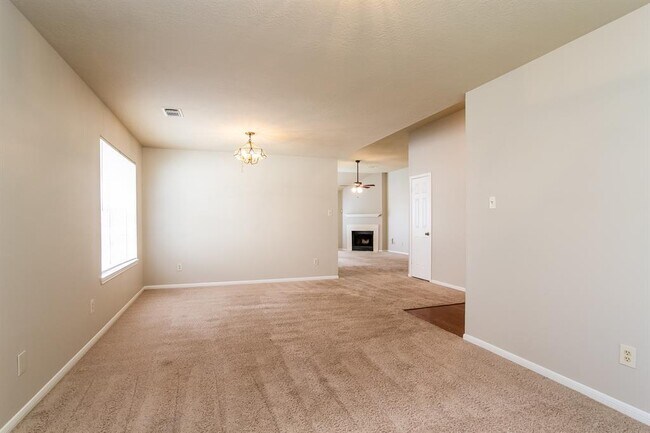 Building Photo - 19010 Dee Woods Dr
