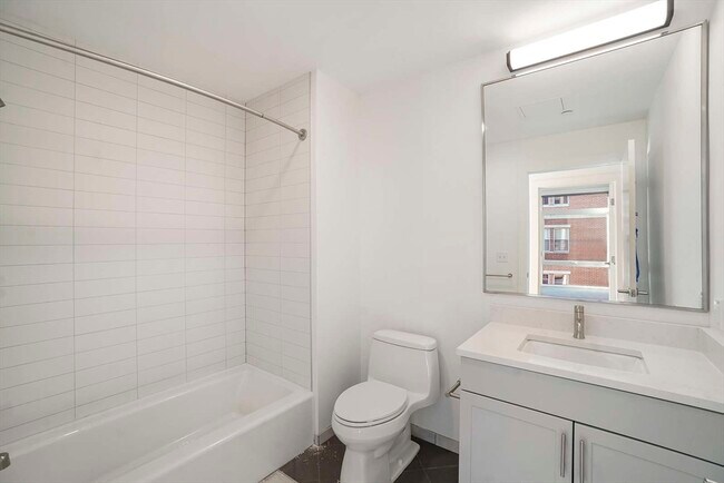 Building Photo - 839 Beacon St