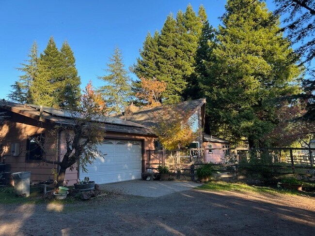 Building Photo - 3 Bedroom Country Home