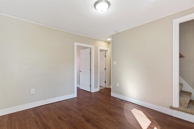 Building Photo - Charming 3 Bed, 1.5 Bath Home in York Pa!