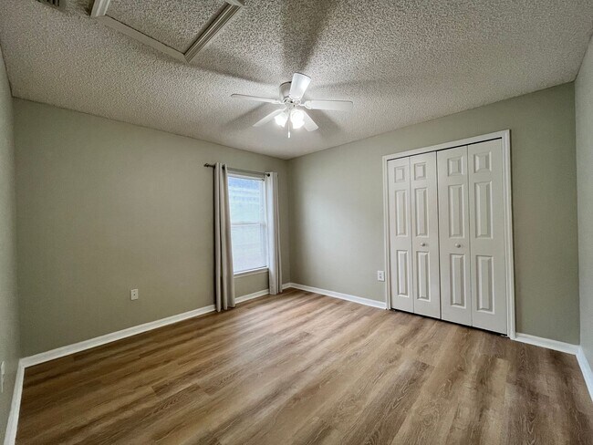 Building Photo - Bay Meadows 3/2 pool home!!!