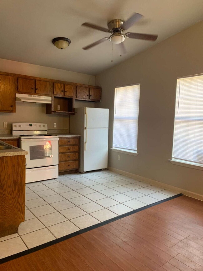 Building Photo - "Charming 1-Bedroom Retreat in Jonesboro's Heart – Cozy 500 Sq Ft Haven on Parnell Place!"