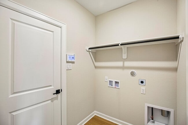 Building Photo - 3085 Sorrento Hl Dr