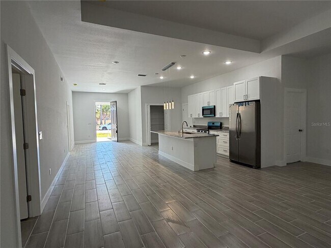 Building Photo - 358 Albatross Rd