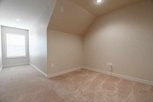Building Photo - Pierremont 485-487