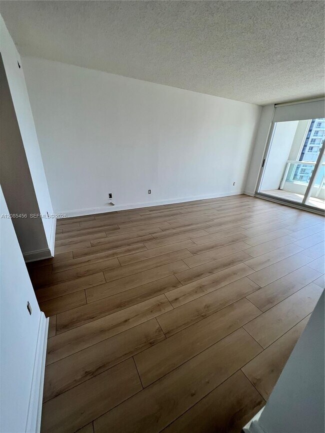 Building Photo - 21055 Yacht Club Dr