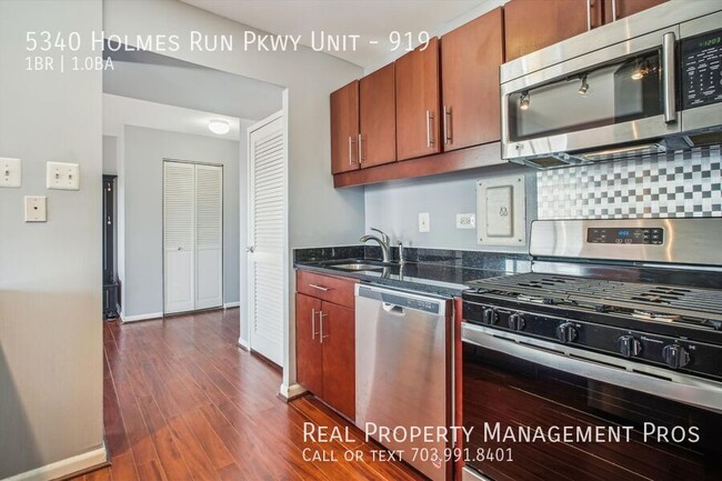 Building Photo - Stylish, Updated Condo Near Metro — All Ut...