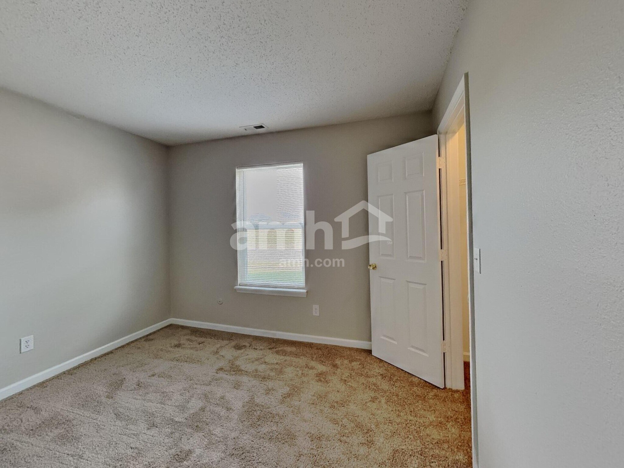 Building Photo - 674 Springtree Lane