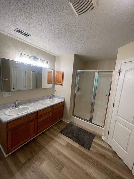 Building Photo - 5906 Diamond Ct