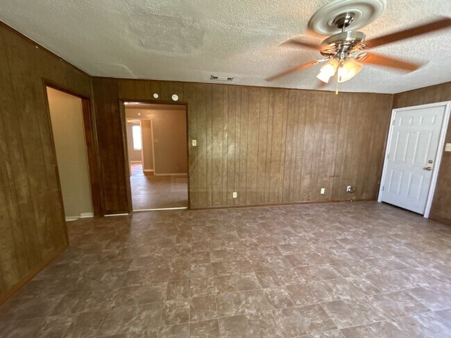 Building Photo - 1315 Jefferies, Killeen