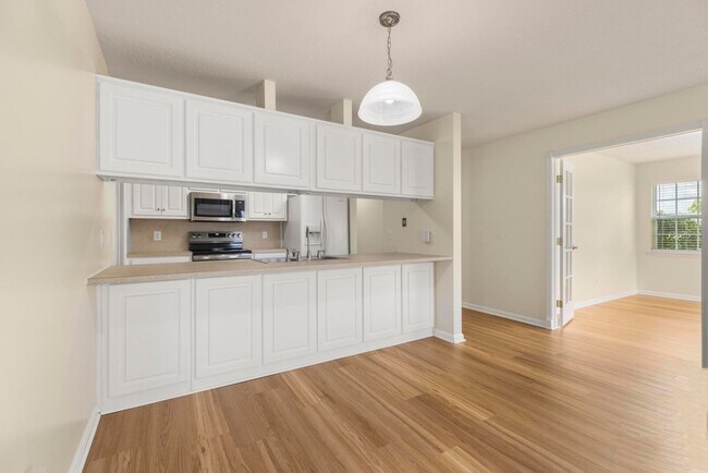 Building Photo - 3/2 Duplex Close to Tiger Town- Available ...