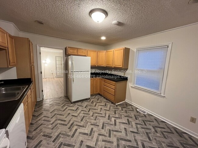 Building Photo - 4535 Dawnwood Dr