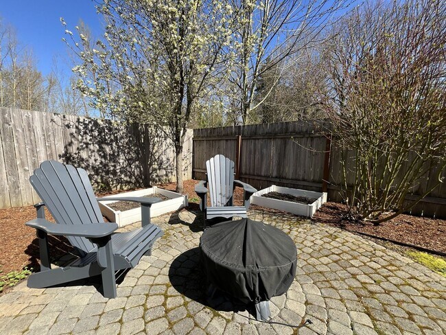 Building Photo - Charming 3BR Home with Fireplace, Bright Open Living Spaces & Loft