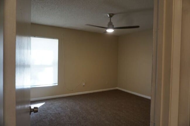 Building Photo - 2/2 Bedroom Townhome on Westside near NAS