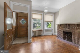 Building Photo - 917 S St Bernard St