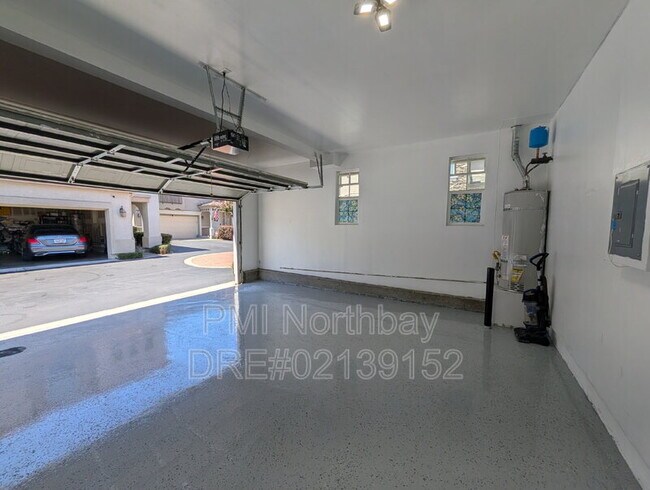 Building Photo - 564 Primitivo Ct