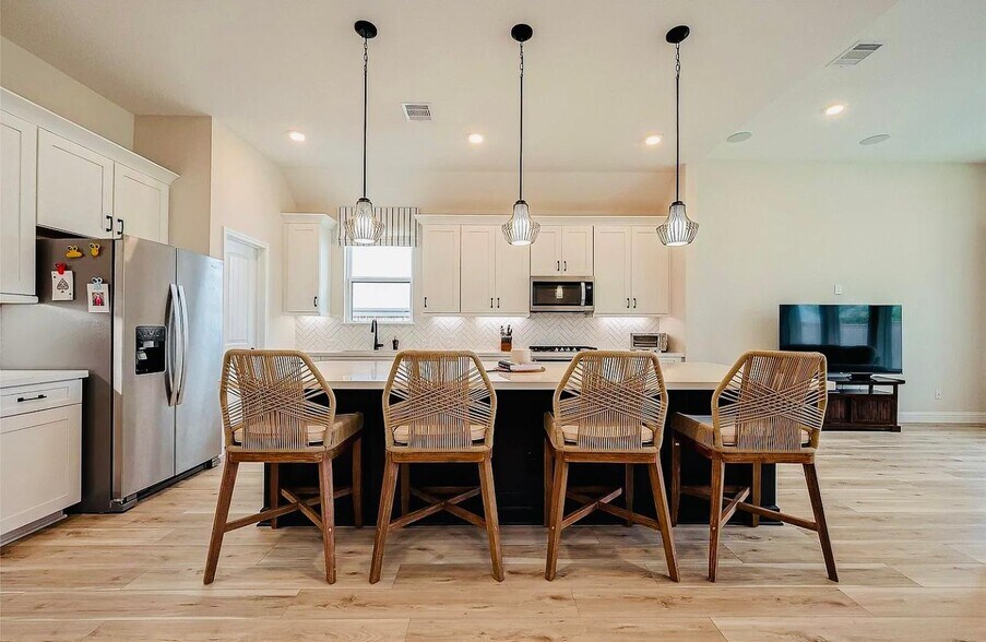 Building Photo - 15306 Spanish Ranchos Way