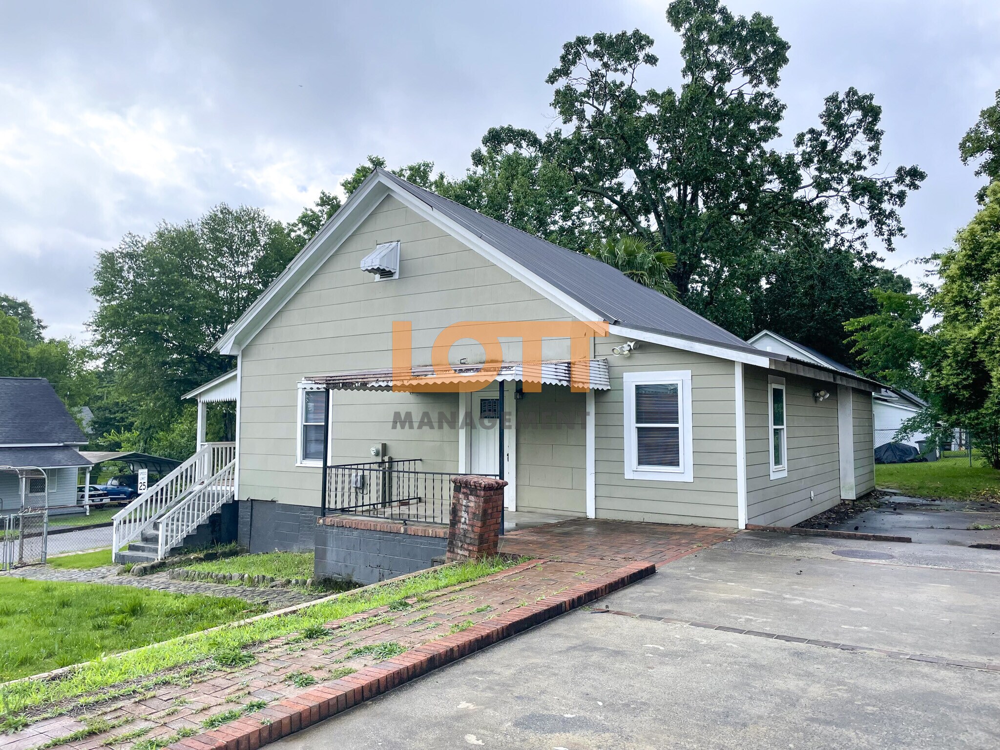 Building Photo - 16 N YMCA St