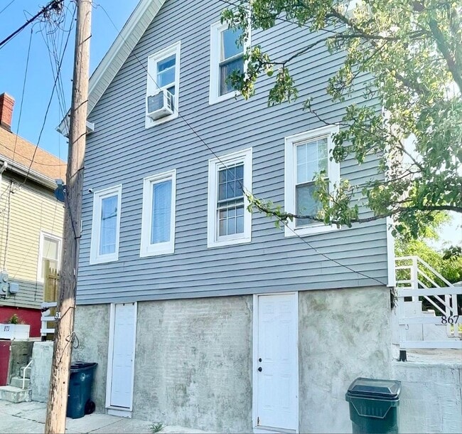 Building Photo - 865-867 Manton Ave