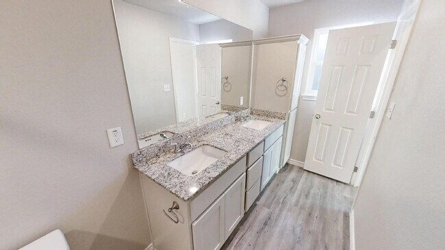 Building Photo - 130 Wind Ridge Dr