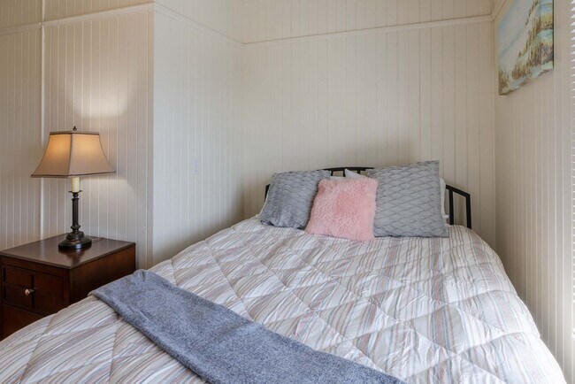 Building Photo - 640 S Columbia St