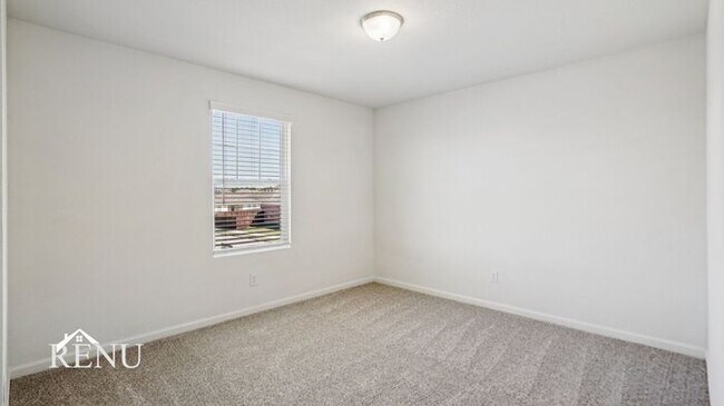 Building Photo - 758 Oakhurst Dr