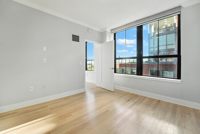 Building Photo - 1025 Maxwell Ln
