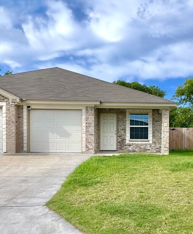 Building Photo - Adorable 3 Bedroom, 2 Bathroom, 1 Car Garage Duplex in Harker Heights TX