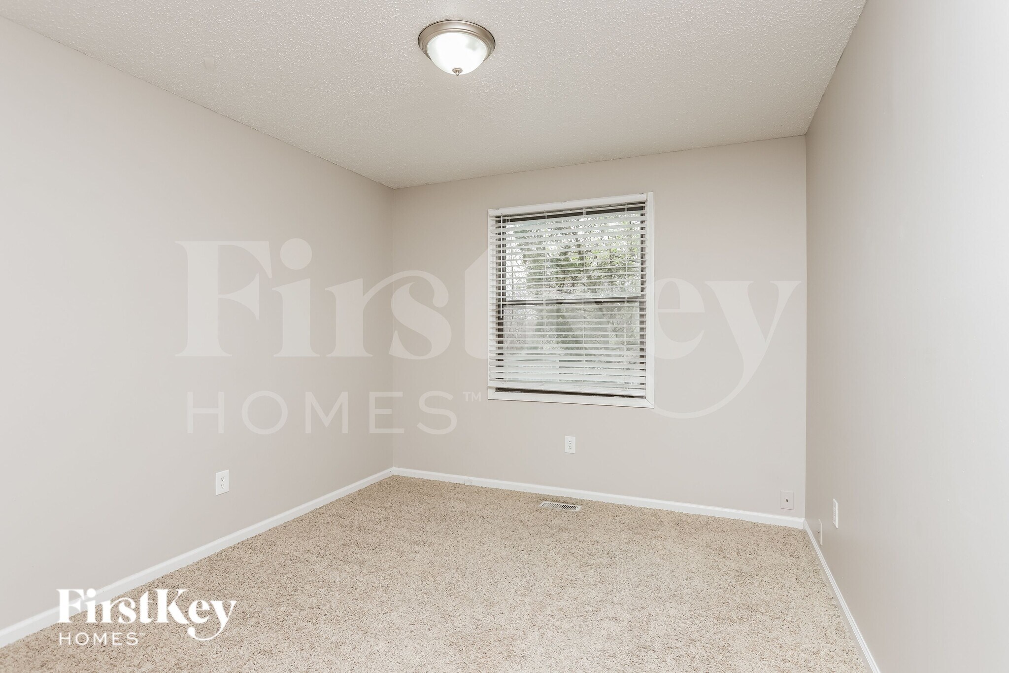 Building Photo - 416 Oak Pl