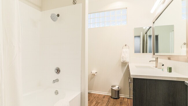 Building Photo - 4250 Glencoe Ave