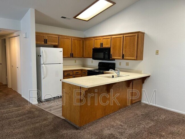 Building Photo - 1378 Queens Cir
