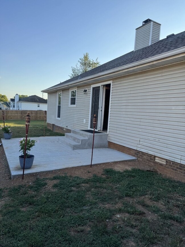 Building Photo - 1201 Crystal Dr