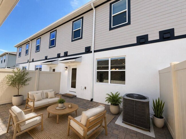 Building Photo - 474 Lady Palm St