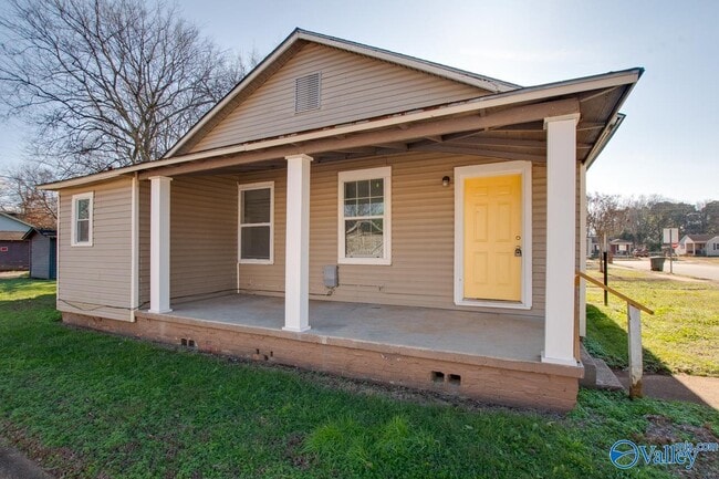 Building Photo - 3701 Fairview St SW